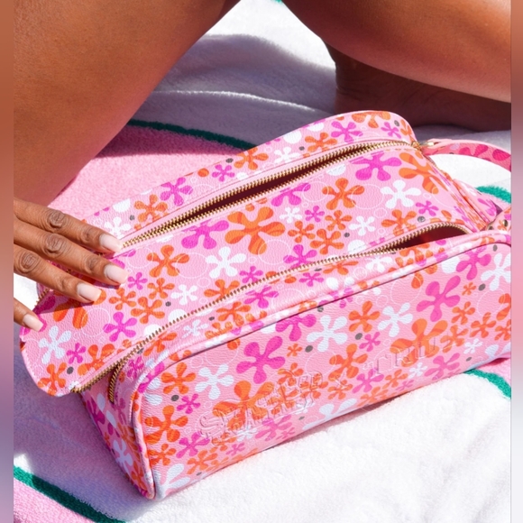 Truly Beauty Makeup Case/SpongeBob.  Brand New 💎 - Picture 4 of 7